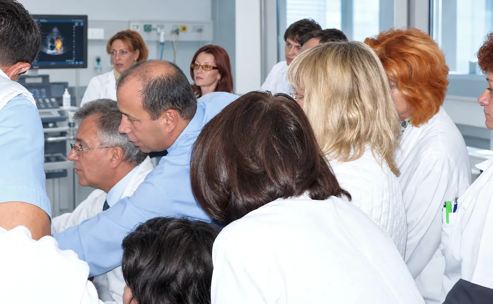 CEUS expert training clinicians during a contrast enhanced ultrasound examination